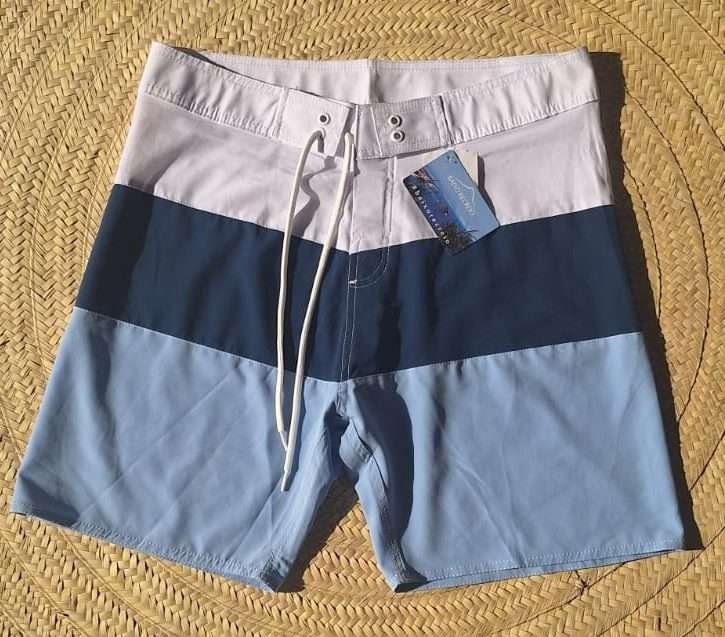 Bermuda listrada azul e branco