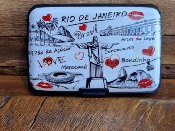 Carteira Porta Cartão Lembrança Souvenir Beijinho e Coração com Pontos Turísticos do Rio de Janeiro, Maracanã, Corcovado, Lapa, Bondinho, Love.