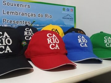 Boné bordado escrito Carioca
