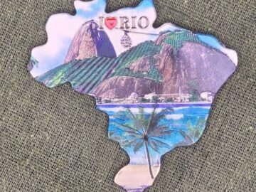 imã de geladeira com pontos turístico do Rio de Janeiro praia, pão de açúcar, bondinho, Rio de Janeiro, Brasil