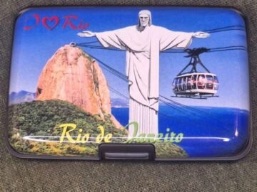 Carteira Porta Cartão Lembrança Souvenir céu azul, cristo, pão de açúcar, arara vermelha, bandeira do brasil.