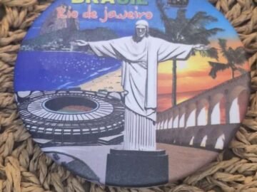 Espelho de plástico arcos da lapa com pontos turístico do Rio de Janeiro, cristo , maracanã, pão de açúcar.