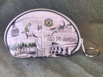 porta moedas arcos da lapa com pontos turístico do Rio de Janeiro, cristo , maracanã, pão de açúcar.