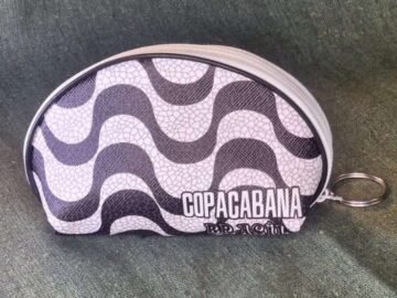 porta moedas calçadão de Copacabana preto e branco Rio de Janeiro