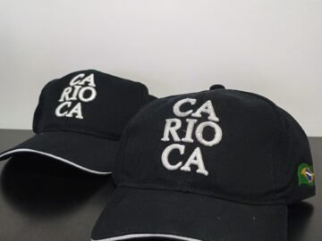 Boné bordado escrito Carioca - Preto Bordado Branco