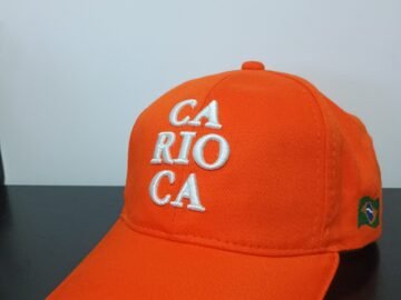 Boné bordado escrito Carioca - Laranja