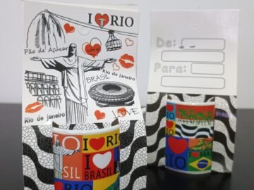 Xicara pequena café do Rio de Janeiro com o maracanã, arcos da lapa, pão de açúcar, Bondinho, Eu amo Rio