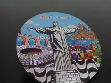 Imã de geladeira redondo  Rio de janeiro colorido, cristo, maracanã, arcos da lapa, pão de açúcar, favela.