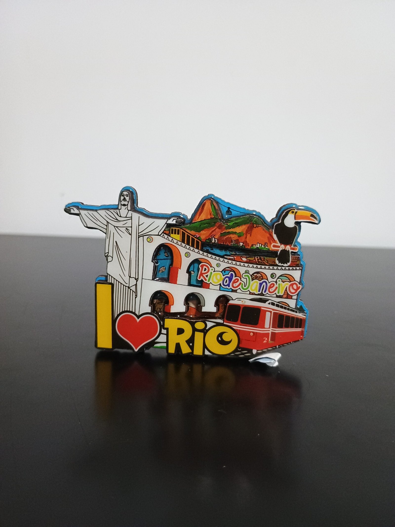 Imã de geladeira em madeira com resina I love Rio