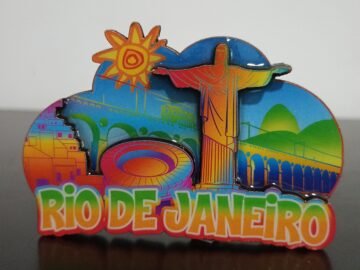 Imã de geladeira em madeira com resina Rio de Janeiro