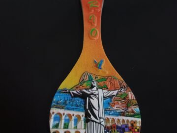 Imã de geladeira em resina Cristo redentor colher