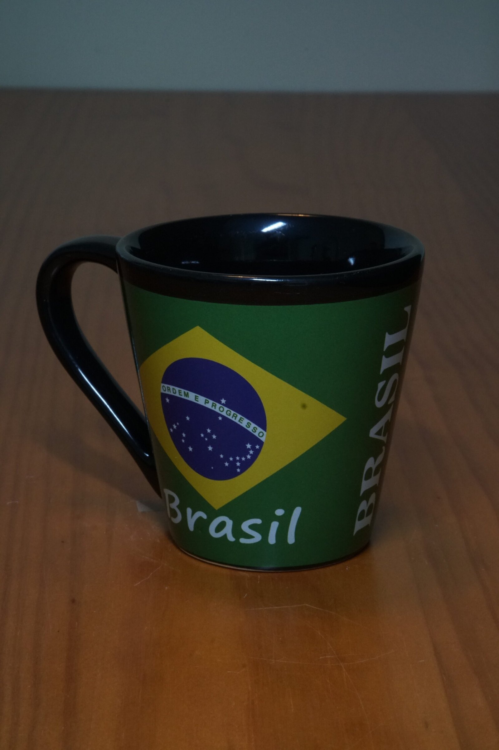 xicara media bandeira do Brasil